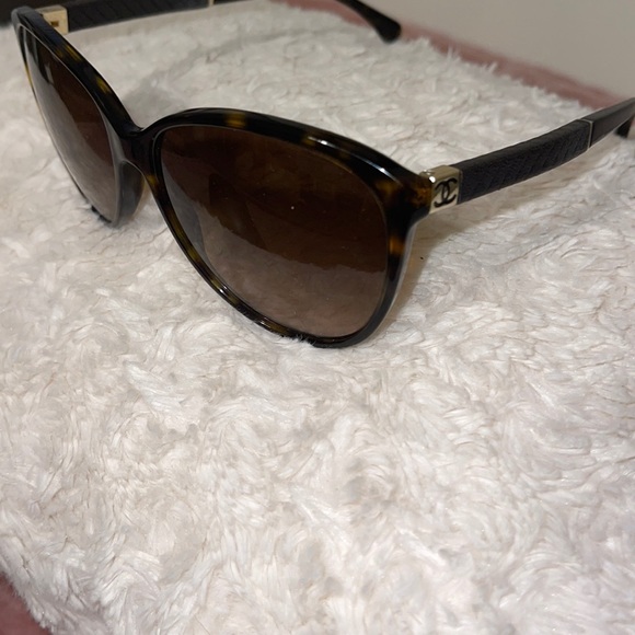 **AUTHENTIC** USED CHANEL SUNGLASSES main image 6